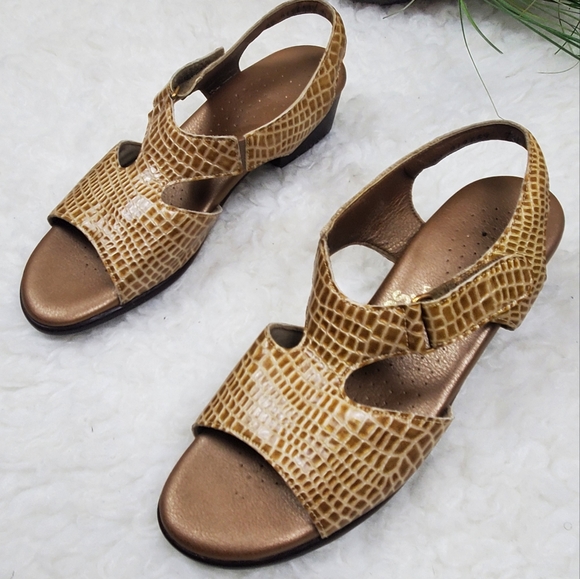 SAS Tripad Comfort Suntimer Sandals Size 7.5N Brown Patent Crocodile Embossed - Picture 3 of 9